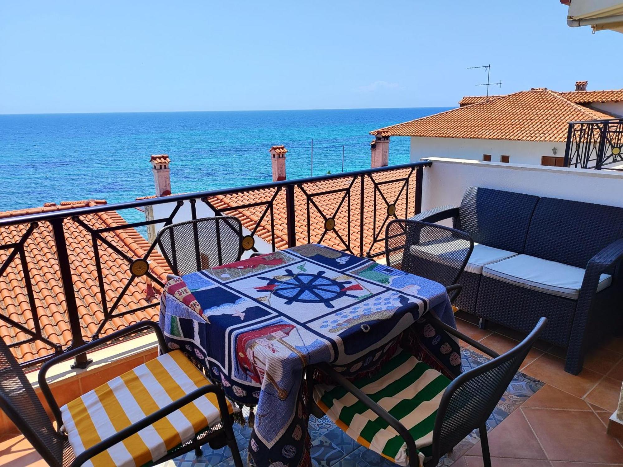 Navy Blue Apartment Nea Skioni Exterior foto