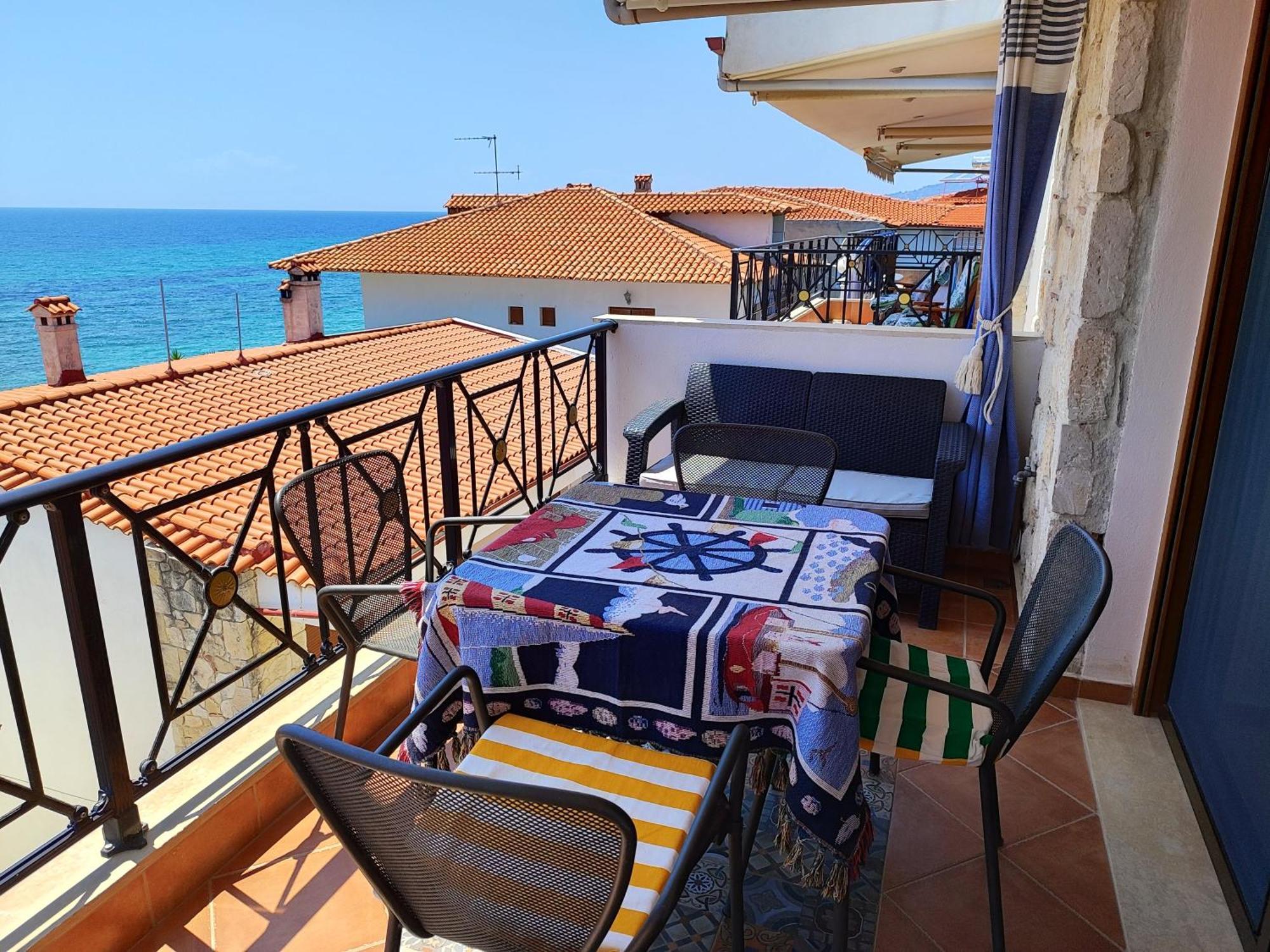 Navy Blue Apartment Nea Skioni Exterior foto
